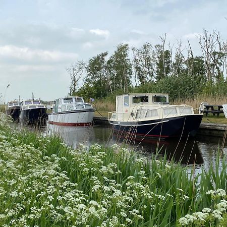 Boat Ella - Kamperen Op Het Water -Niet Om Mee Te Varen -Read Host Profile-Lees Hostprofiel Jutrijp Exterior foto