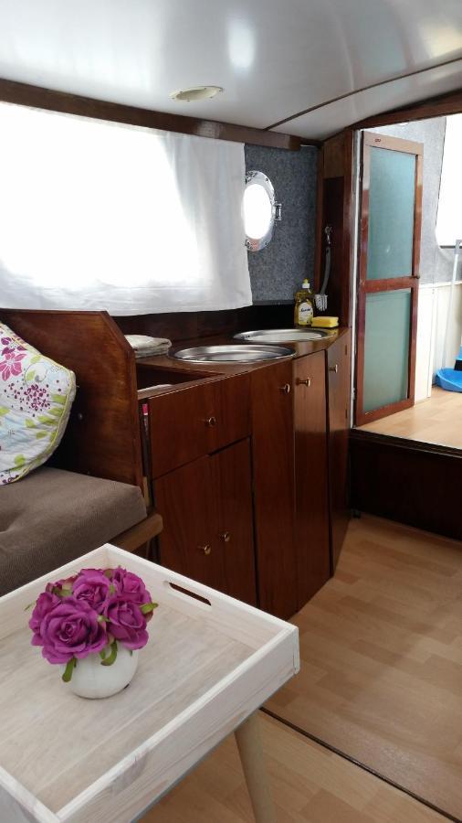 Boat Ella - Kamperen Op Het Water -Niet Om Mee Te Varen -Read Host Profile-Lees Hostprofiel Jutrijp Exterior foto