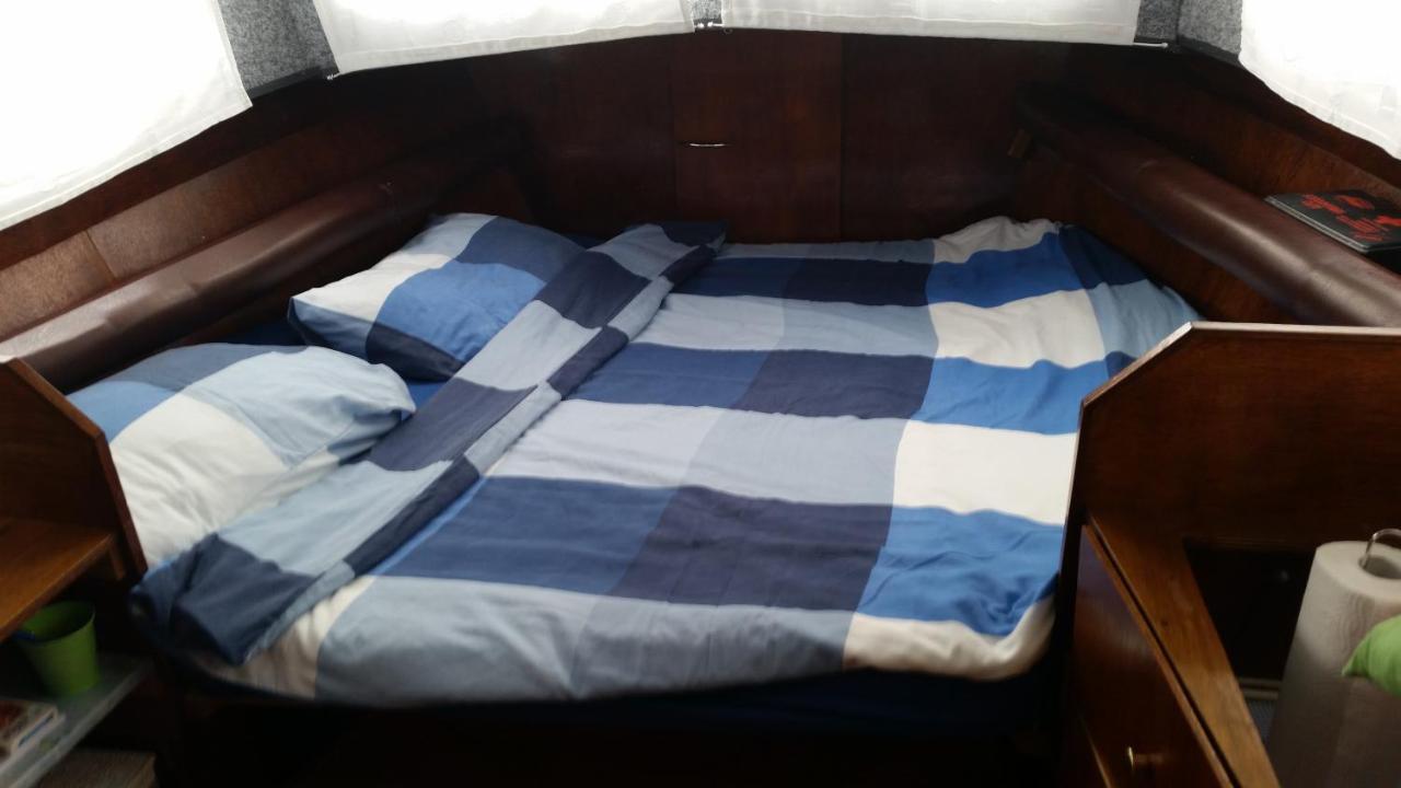 Boat Ella - Kamperen Op Het Water -Niet Om Mee Te Varen -Read Host Profile-Lees Hostprofiel Jutrijp Exterior foto