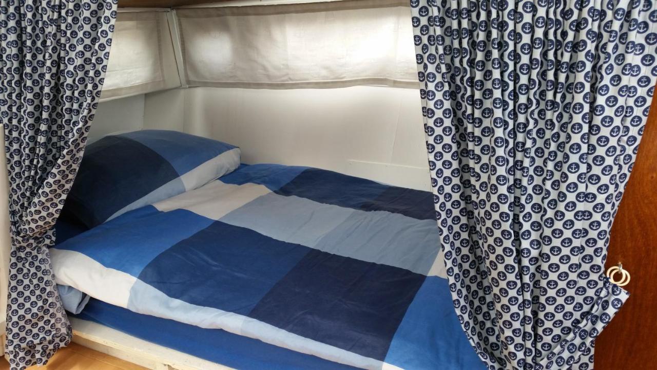Boat Ella - Kamperen Op Het Water -Niet Om Mee Te Varen -Read Host Profile-Lees Hostprofiel Jutrijp Exterior foto