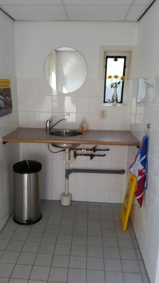Boat Ella - Kamperen Op Het Water -Niet Om Mee Te Varen -Read Host Profile-Lees Hostprofiel Jutrijp Exterior foto