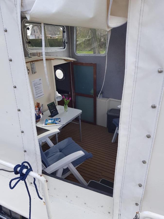 Boat Ella - Kamperen Op Het Water -Niet Om Mee Te Varen -Read Host Profile-Lees Hostprofiel Jutrijp Exterior foto