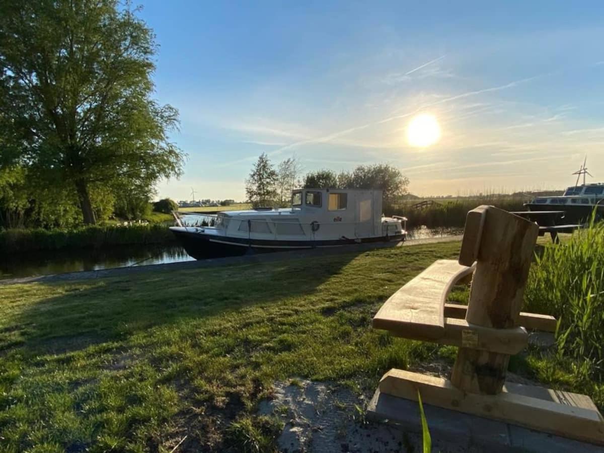 Boat Ella - Kamperen Op Het Water -Niet Om Mee Te Varen -Read Host Profile-Lees Hostprofiel Jutrijp Exterior foto