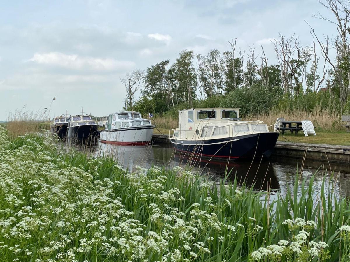 Boat Ella - Kamperen Op Het Water -Niet Om Mee Te Varen -Read Host Profile-Lees Hostprofiel Jutrijp Exterior foto